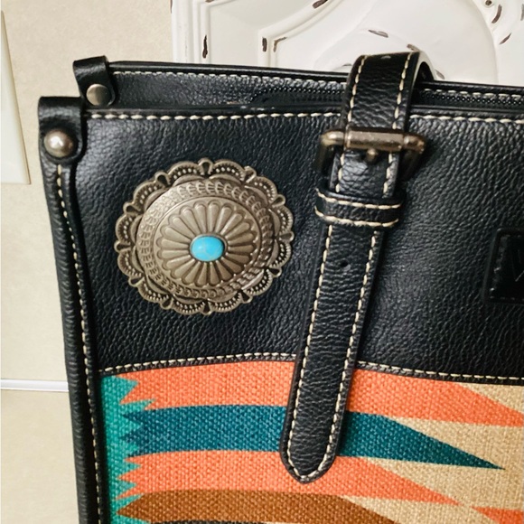 Wrangler Aztec Print Leather Tote Bag with Concealed Carry - Picture 6 of 12